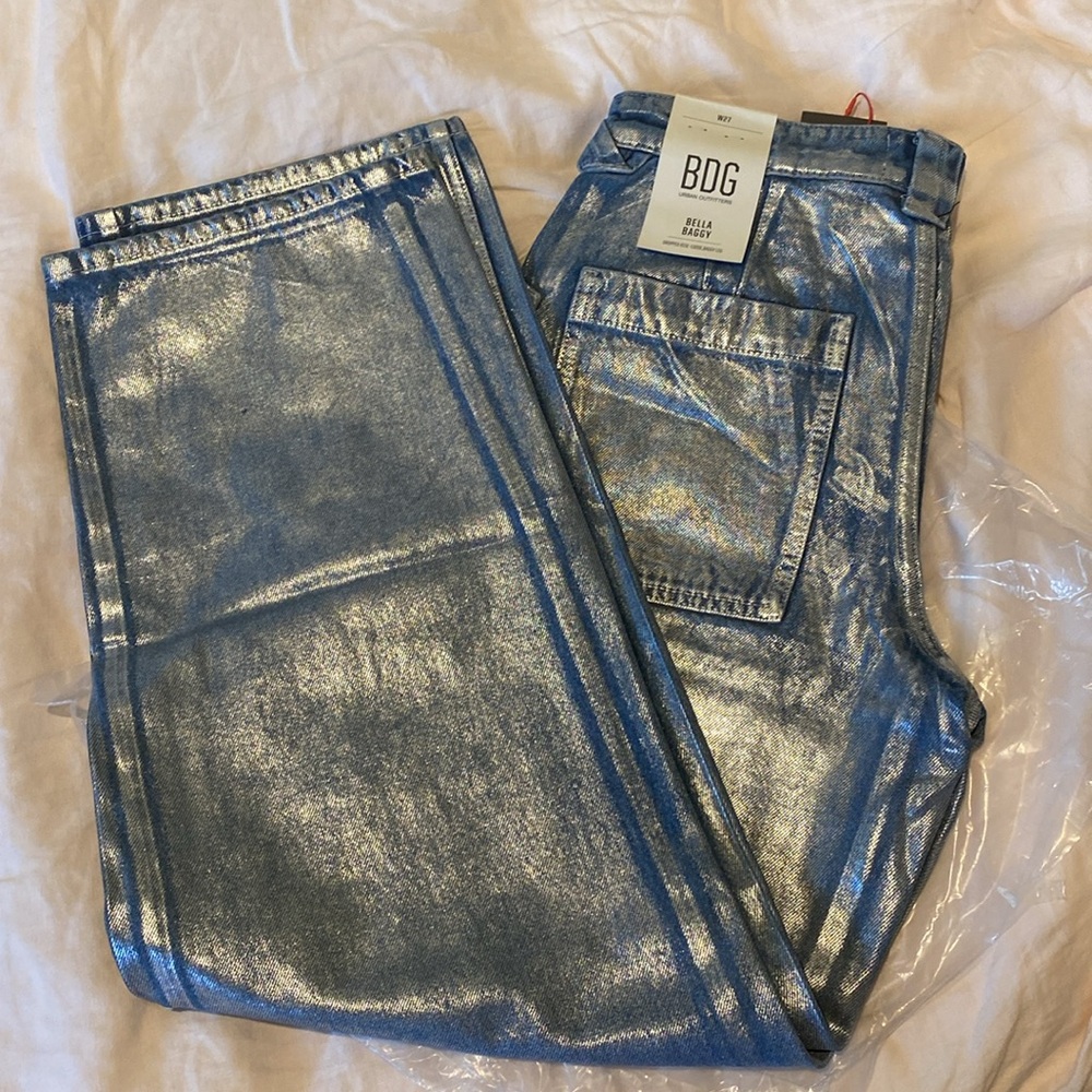 NWT BDG Bella Baggy Patch Pocket Silver Metallic Jeans. Size 27. Wide leg. - Picture 11 of 15